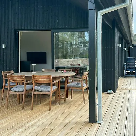 Vakantiehuis Modern Near Vesterlokken *