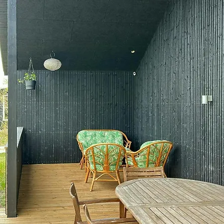 Vakantiehuis Modern Near Vesterlokken *